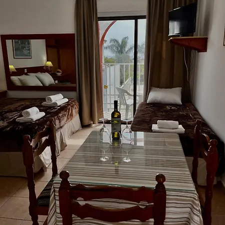 Nissi Chrysland Apartamento