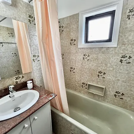 Nissi Chrysland Apartman *