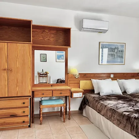 Nissi Chrysland * Ajía Nápa