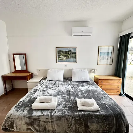 Nissi Chrysland Apartman *